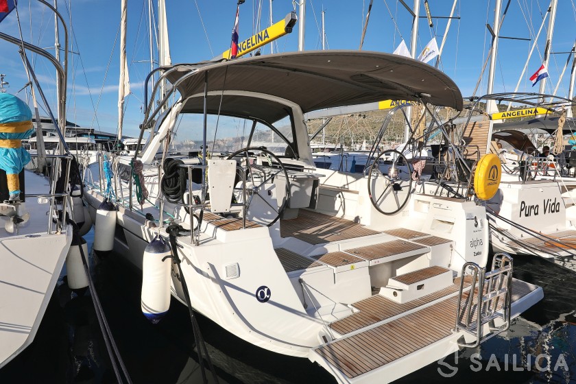 Oceanis 48 - Yacht Charter Sailica