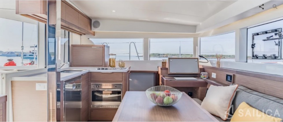 Lagoon 40 - Yacht Charter Sailica