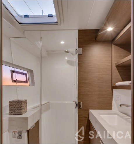Lagoon 40 - Yacht Charter Sailica