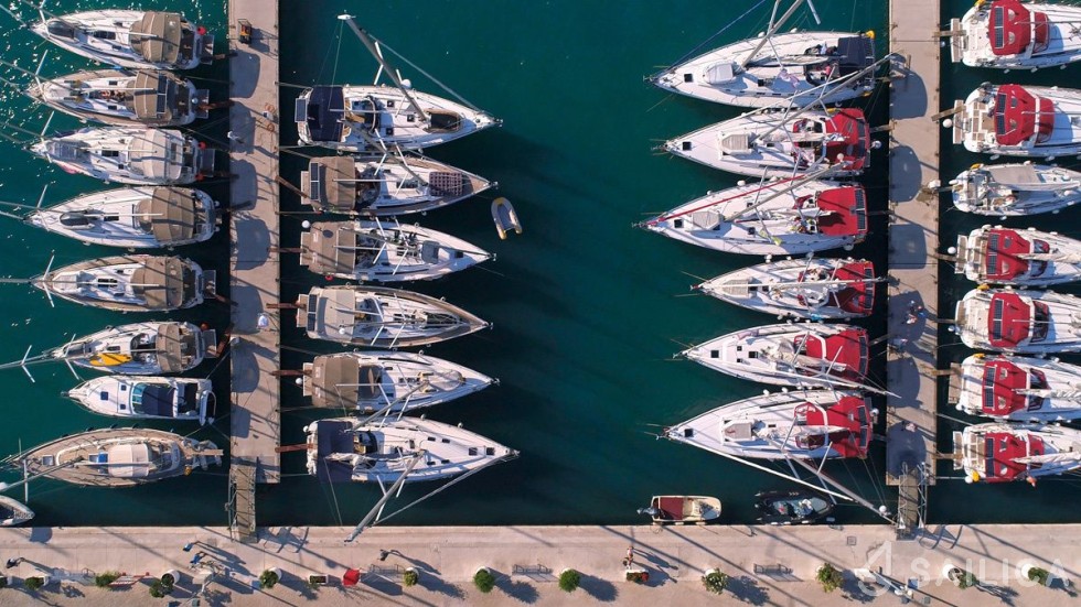 Bavaria 40 Cruiser S - Yacht Charter Sailica