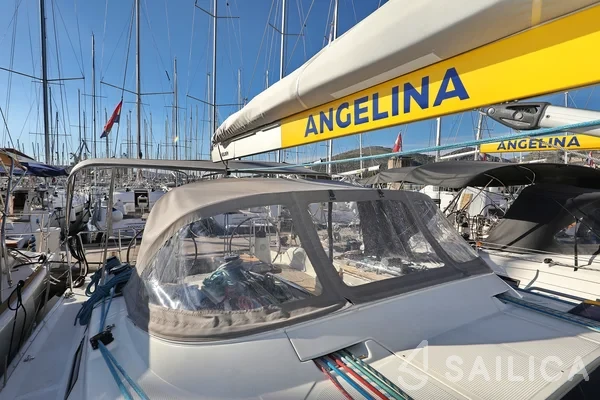 Bavaria 40 Cruiser S - Yacht Charter Sailica