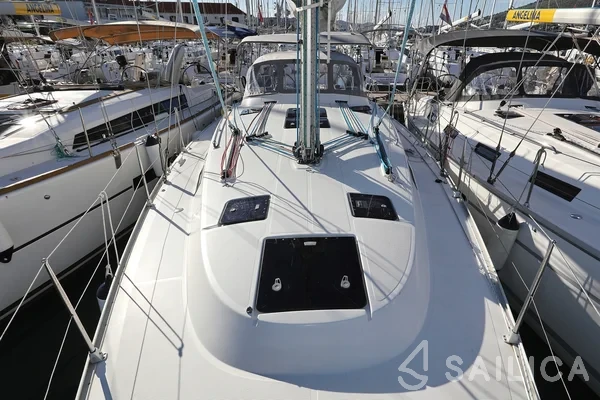 Bavaria 40 Cruiser S - Yacht Charter Sailica