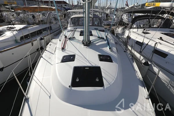 Bavaria 40 Cruiser S - Yacht Charter Sailica
