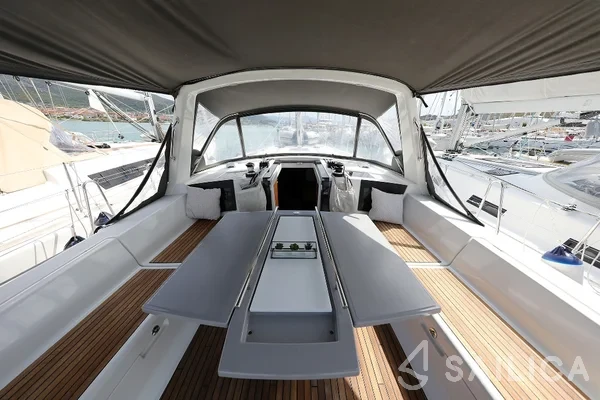 Oceanis 45 - Yacht Charter Sailica