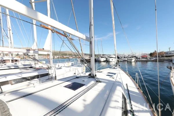 Oceanis 45 - Yacht Charter Sailica