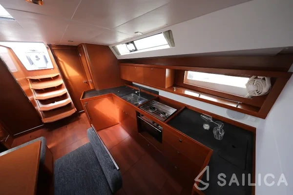 Oceanis 45 - Yacht Charter Sailica