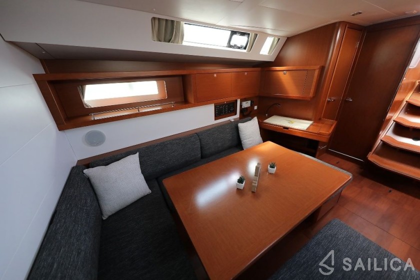 Oceanis 45 - Yacht Charter Sailica