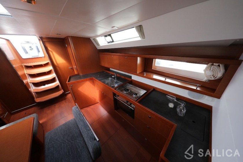 Oceanis 45 - Yacht Charter Sailica