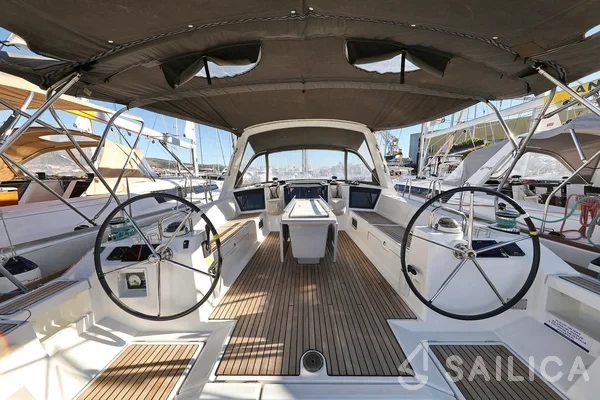 Oceanis 45 - Yacht Charter Sailica