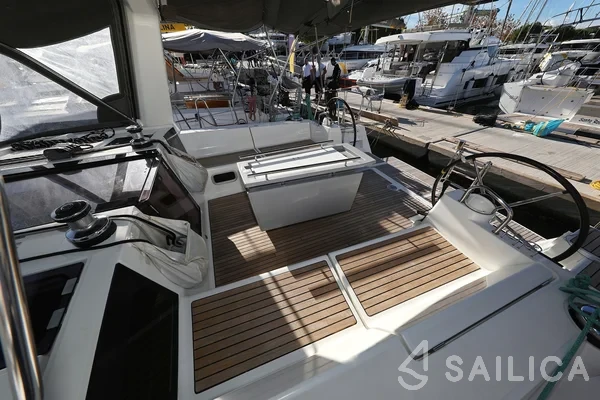 Oceanis 45 - Yacht Charter Sailica