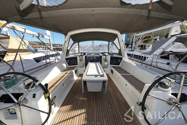 Oceanis 45 - Yacht Charter Sailica