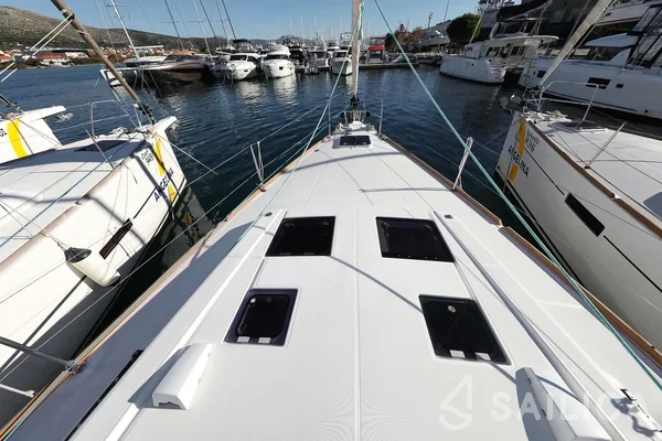 Oceanis 45 - Yacht Charter Sailica