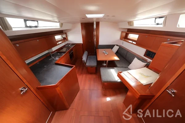 Oceanis 45 - Yacht Charter Sailica