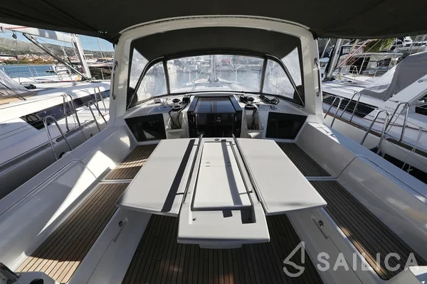 Oceanis 45 - Yacht Charter Sailica