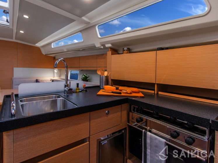Hanse 418 - Yacht Charter Sailica