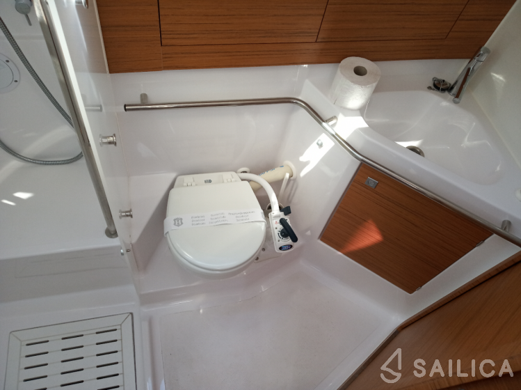 Elan 45 Impression - Yacht Charter Sailica