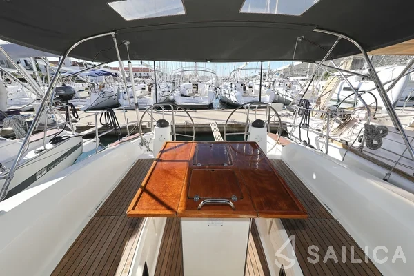 Bavaria 40 Cruiser - Yacht Charter Sailica