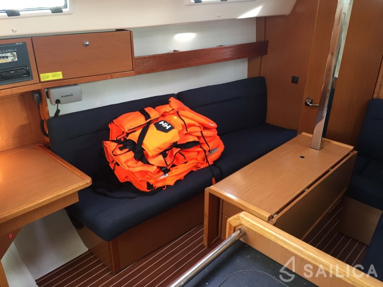 Bavaria 32 Cruiser - Yacht Charter Sailica
