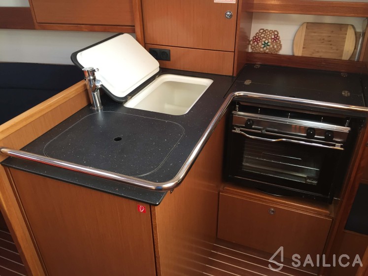 Bavaria 32 Cruiser - Yacht Charter Sailica