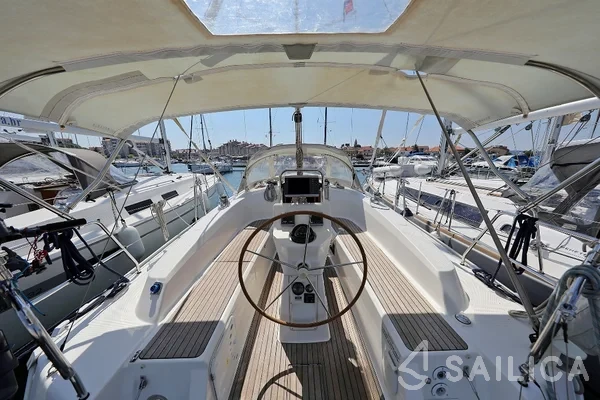 Bavaria 32 Cruiser - Yacht Charter Sailica