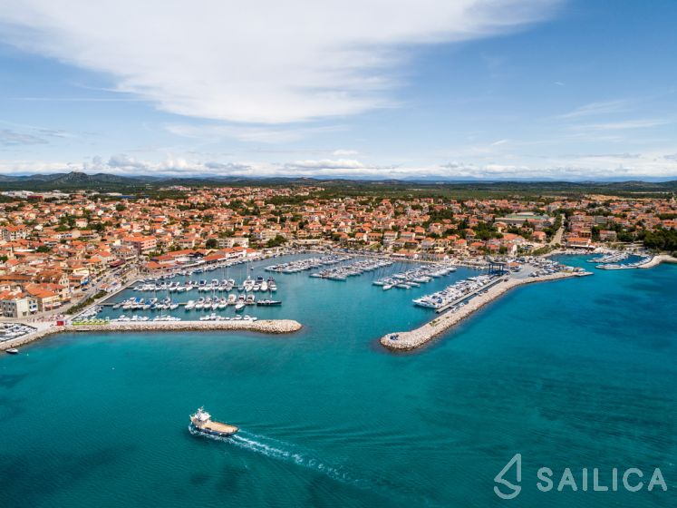 Bavaria 32 Cruiser - Yacht Charter Sailica