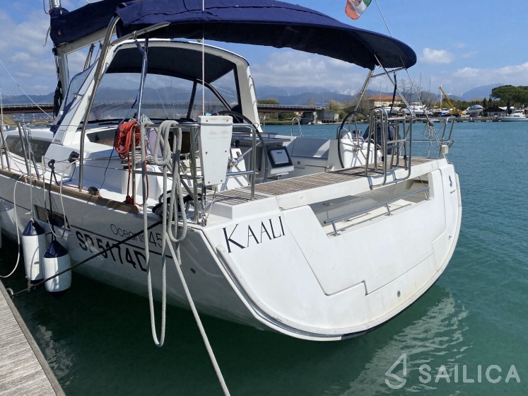 Oceanis 45 - Yacht Charter Sailica