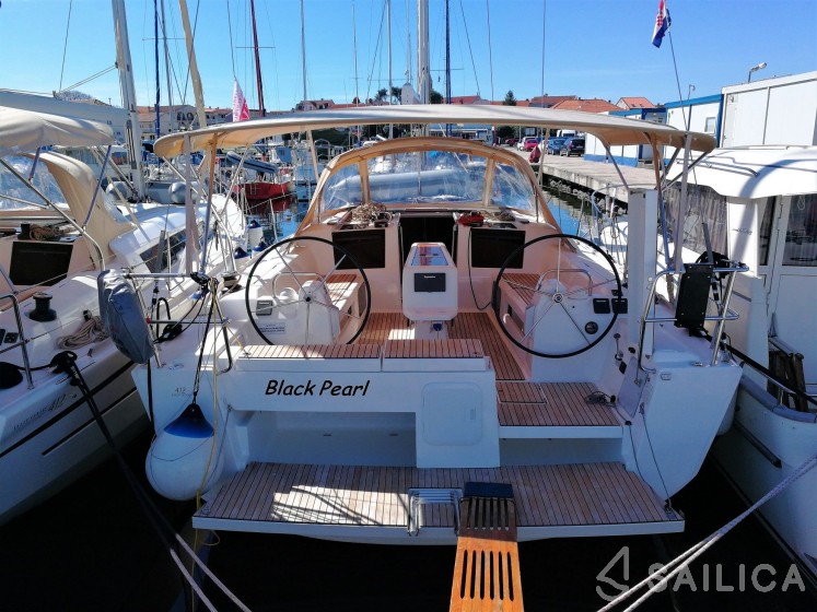 Dufour 412 GL - Yacht Charter Sailica