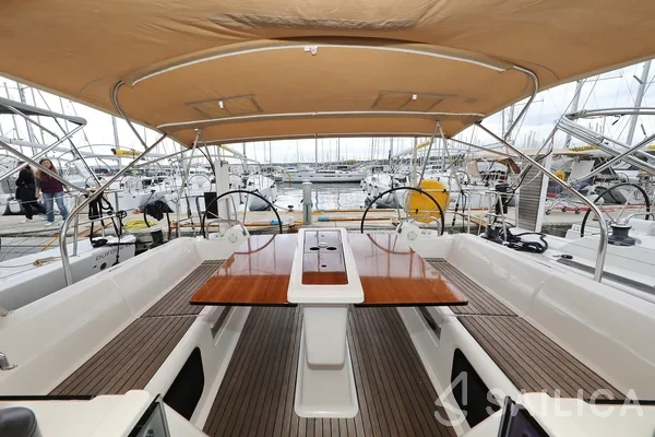 Dufour 412 GL - Yacht Charter Sailica