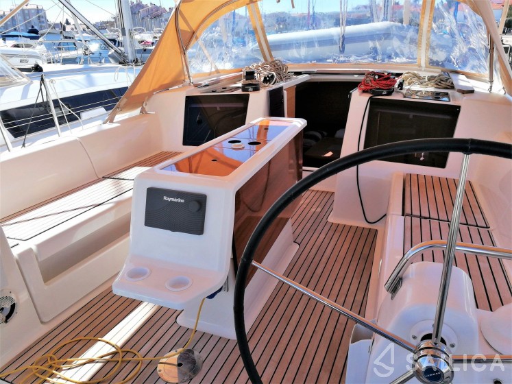 Dufour 412 GL - Yacht Charter Sailica