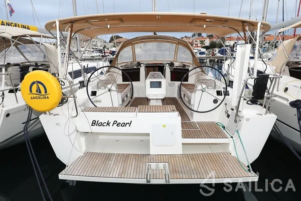 Dufour 412 GL - Yacht Charter Sailica