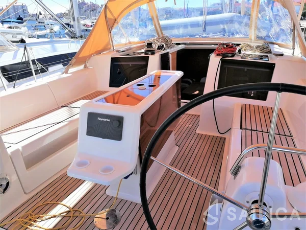 Dufour 412 GL - Yacht Charter Sailica