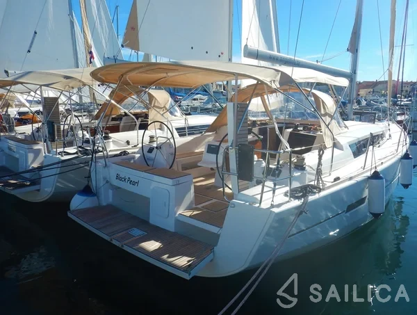 Dufour 412 GL - Yacht Charter Sailica