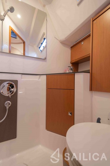 Bavaria 46 Cruiser - Yacht Charter Sailica