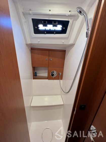Bavaria 46 Cruiser - Yacht Charter Sailica