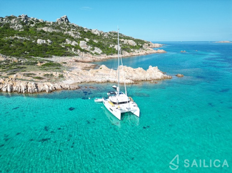 Lagoon 40 - Yacht Charter Sailica