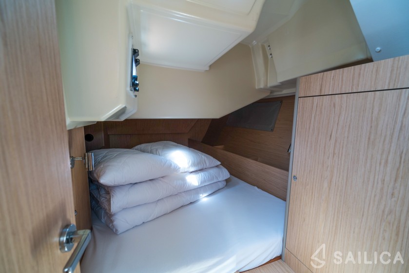 Oceanis 41.1 - Yacht Charter Sailica