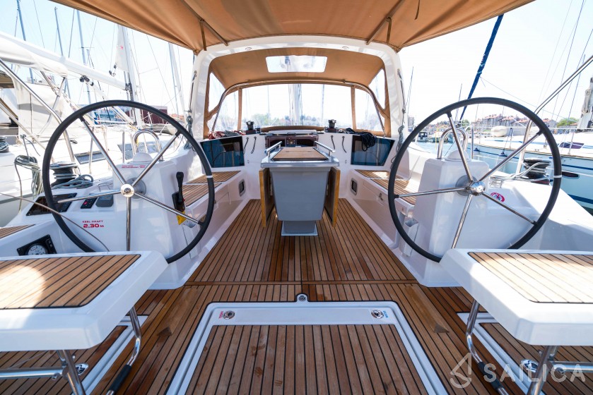 Oceanis 41.1 - Yacht Charter Sailica