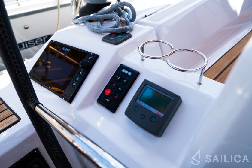 Oceanis 41.1 - Yacht Charter Sailica