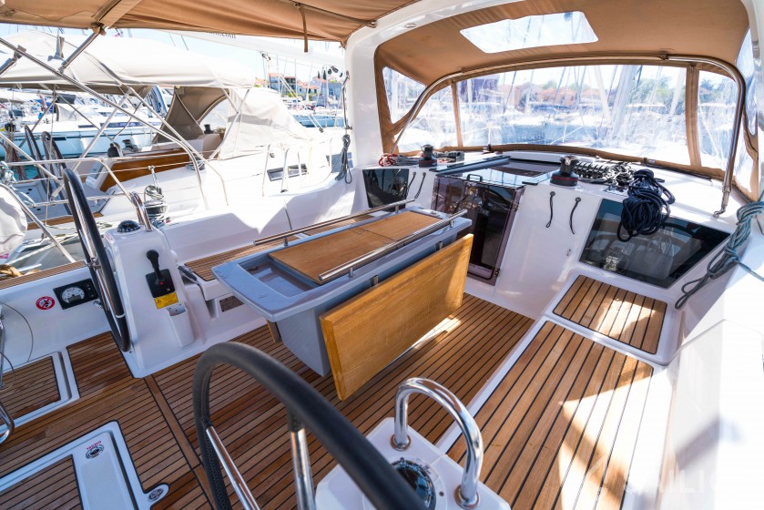 Oceanis 41.1 - Yacht Charter Sailica