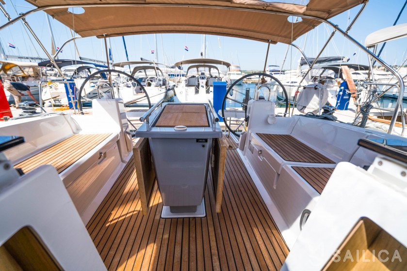 Oceanis 41.1 - Yacht Charter Sailica