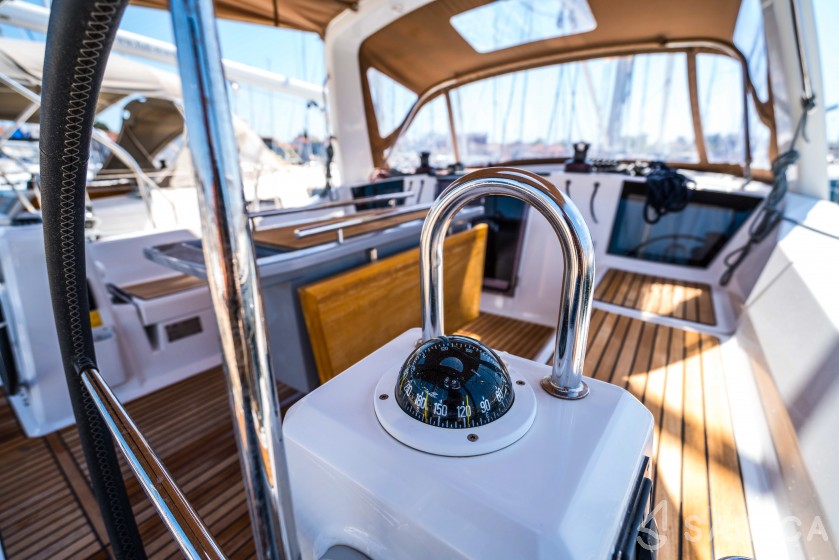 Oceanis 41.1 - Yacht Charter Sailica