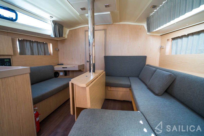 Oceanis 41.1 - Yacht Charter Sailica