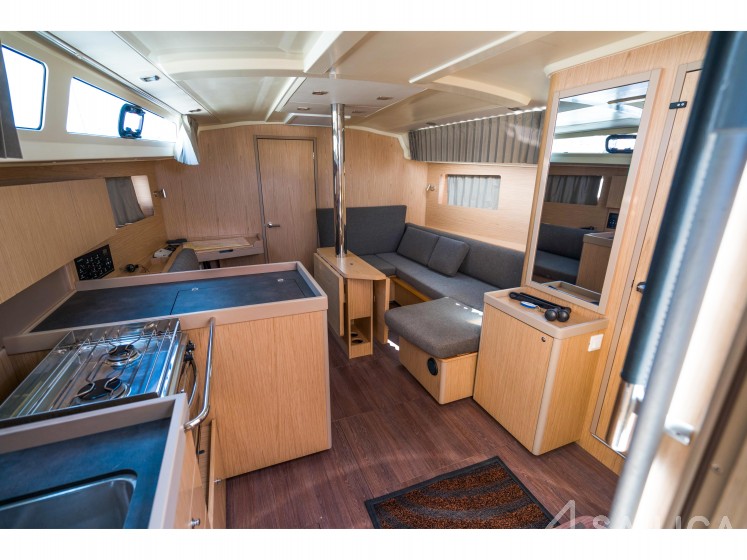 Oceanis 41.1 - Yacht Charter Sailica