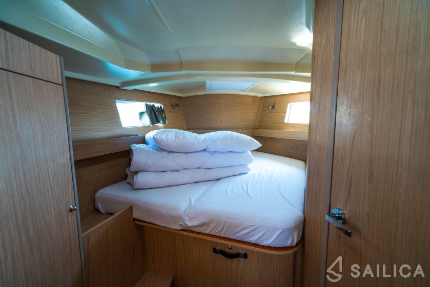 Oceanis 41.1 - Yacht Charter Sailica