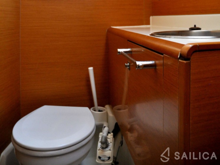 Sun Odyssey 439 - Yacht Charter Sailica