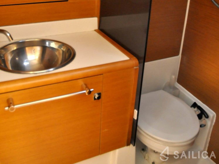 Sun Odyssey 439 - Yacht Charter Sailica