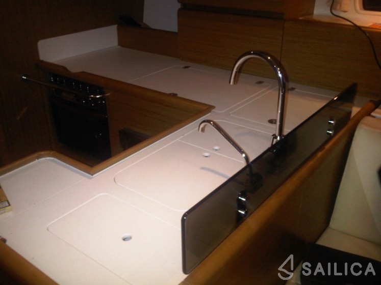 Jeanneau 53 - Yacht Charter Sailica