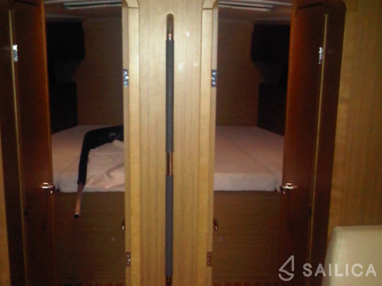 Jeanneau 53 - Yacht Charter Sailica