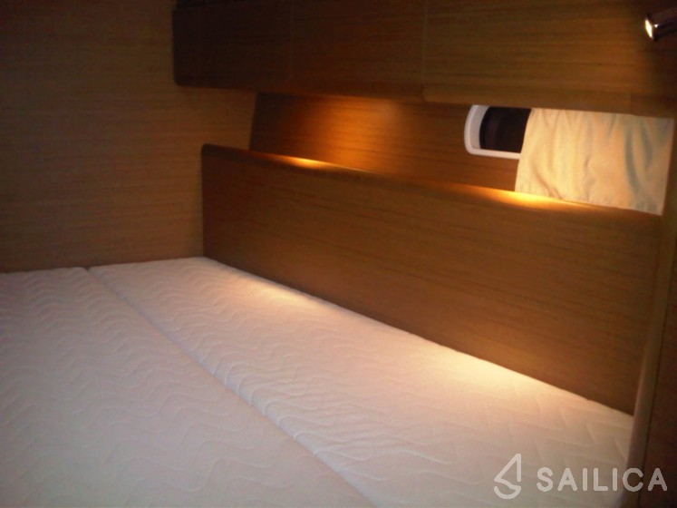 Jeanneau 53 - Yacht Charter Sailica
