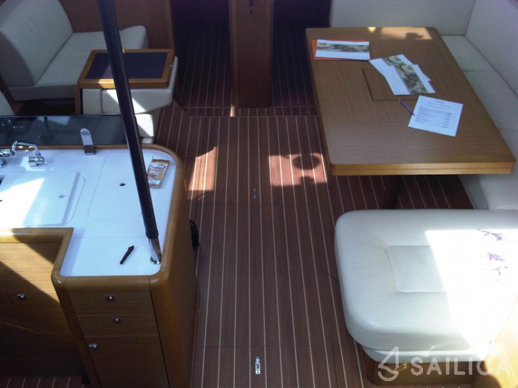 Jeanneau 53 - Yacht Charter Sailica